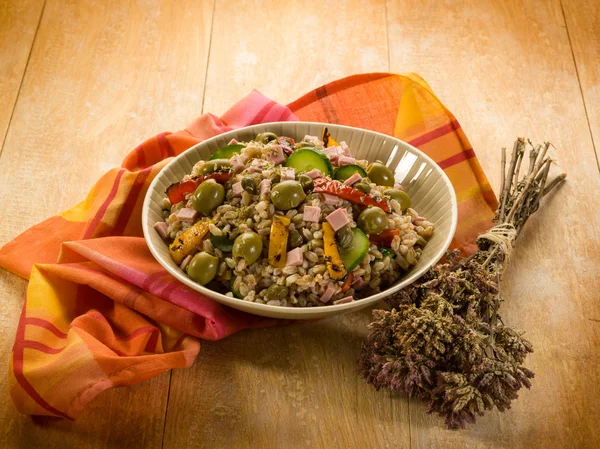 Spelt sald with vegetables and ham — Stock Photo, Image