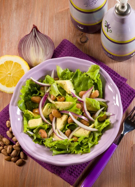 Salad with avocado lettuce beans and onions — Stock Photo, Image