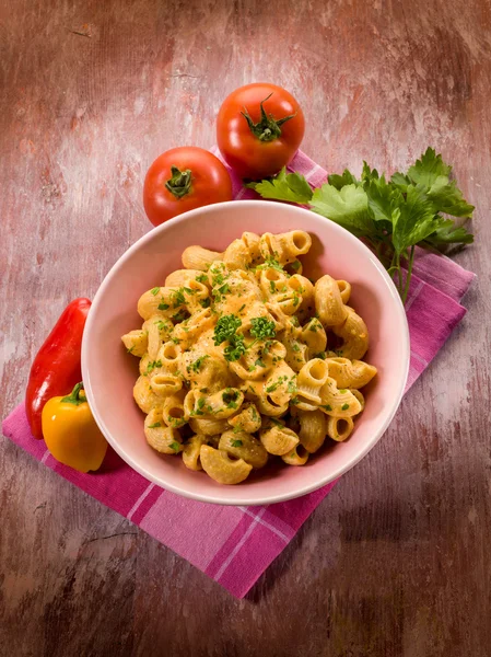 Pasta con salsa de crema de pimienta —  Fotos de Stock