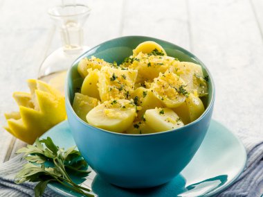 maydanoz ve karabiber patates salatası