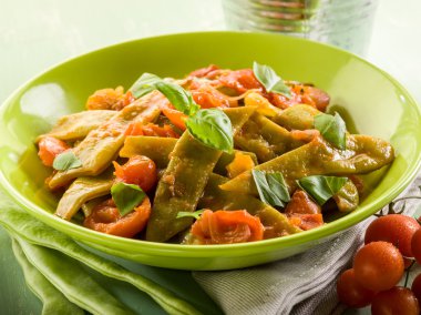 düz yeşil fasulye ve domates salatası