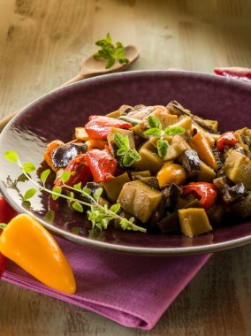 Seitan güveç, patlıcan nd biber, sebzeli yemekler