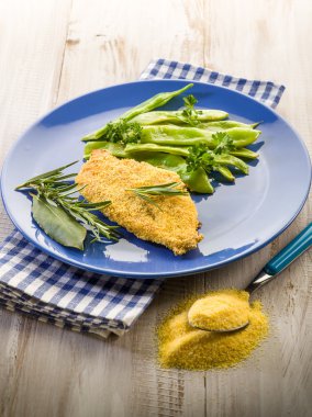 düz yeşil fasulye ve Mısır unu kotletpane pirzola