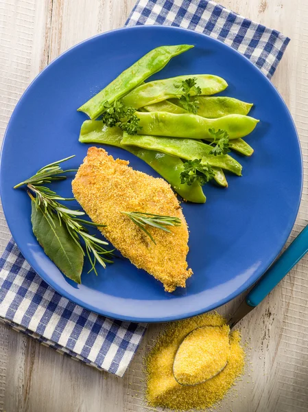 Cutlet roti dengan tepung jagung dan kacang hijau datar — Stok Foto