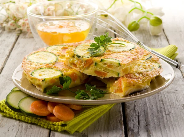 Tortilla con calabacín de zanahoria y perejil —  Fotos de Stock