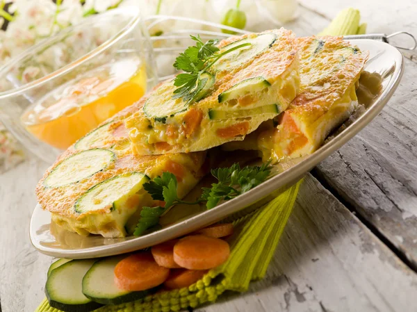 Omelette with carrot zucchinis and parsley — Stock Photo, Image