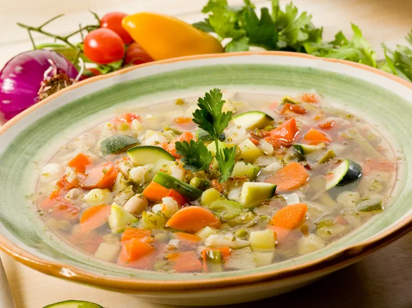 Σούπα λαχανικών με συστατικά — Φωτογραφία Αρχείου