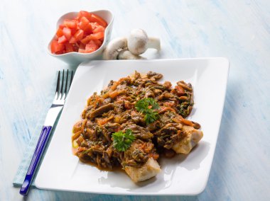 mantar ve domates ile balık