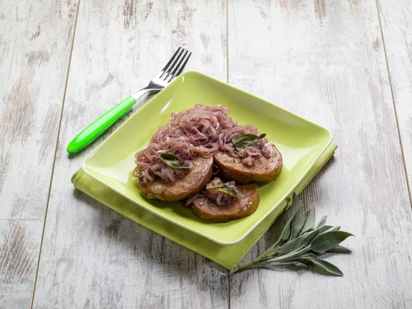 Seitan med lök och salvia — Stockfoto