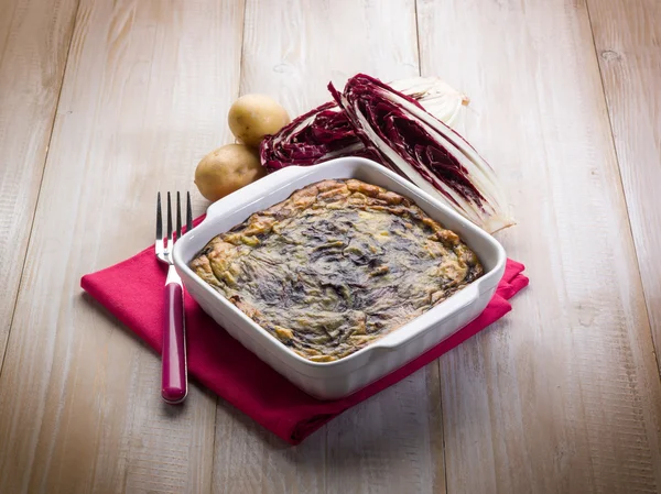 Torta con patate e cicoria — Foto Stock