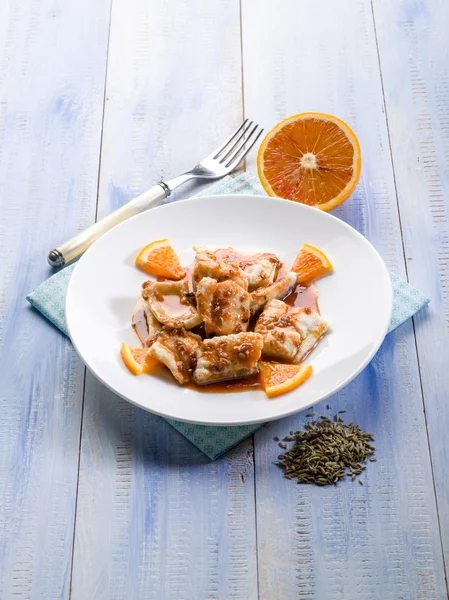 Bacalao salado con zumo de naranja y semillas de hinojo — Foto de Stock