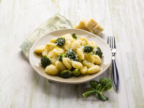 Gnocchi brokoli ile — Stok fotoğraf