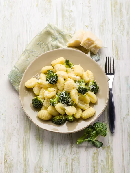 Gnocchi brokoli ile — Stok fotoğraf