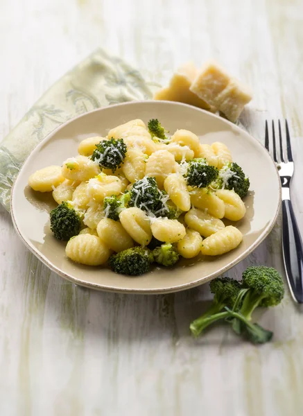 Gnocchi with broccoli, selective focus — Stock Photo, Image