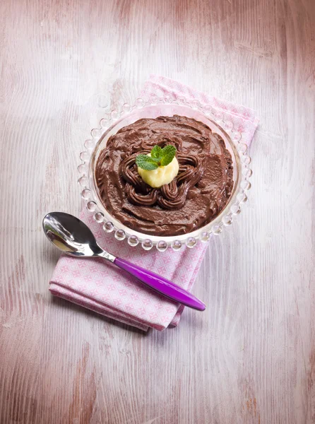Sobremesa com chocolate e creme de limão — Fotografia de Stock