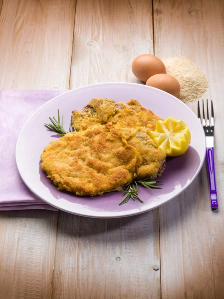 Milanese cutlet traditional italian recipe — Stock Photo, Image