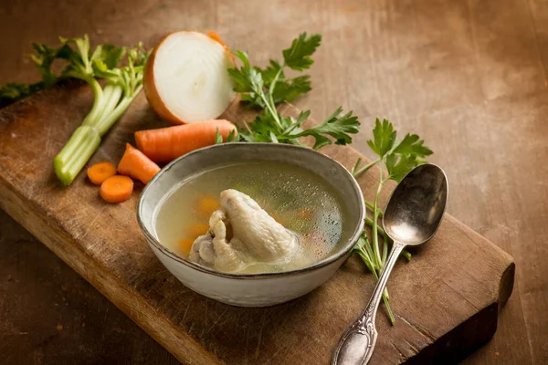 Sopa Pollo Witn Ingredientes Sobre Tabla Cortar — Foto de Stock