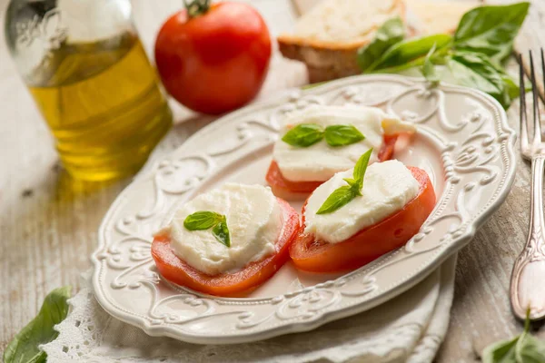 Caprese Traditiona Italian Recipe Mozzarella Tomato — Stock Photo, Image