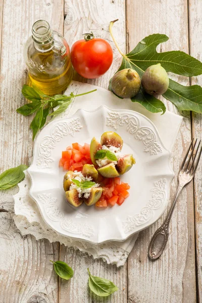 Salada Figos Com Queijo Feta Tomate — Fotografia de Stock