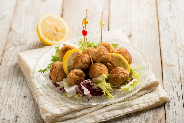 Almôndegas Salmão Com Limão Salada — Fotografia de Stock