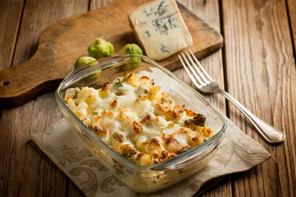 Oven Brussel Sprout Cauliflower Gorgonzola Cheese — Foto Stock