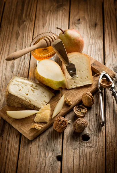 Traditional Italian Cheese Pear Honey Nuts — Stock Photo, Image