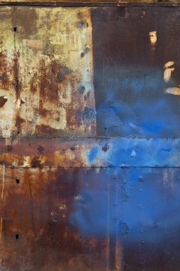 eski paslı boyalı metal plaka