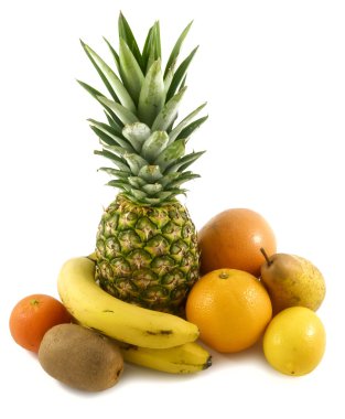 Beyaz üzerine ayrılmış meyveler