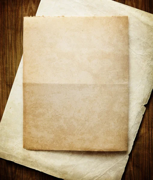 Carta di carta vintage su texture in legno — Foto Stock