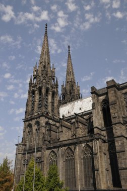 Clermont-Ferrand katedral yan görünüm