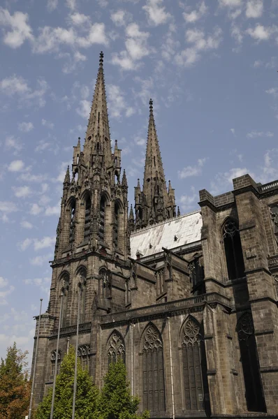 Sidovy av katedralen i clermont-ferrand — Stockfoto