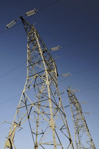 Dois grandes pilares de eletricidade — Fotografia de Stock
