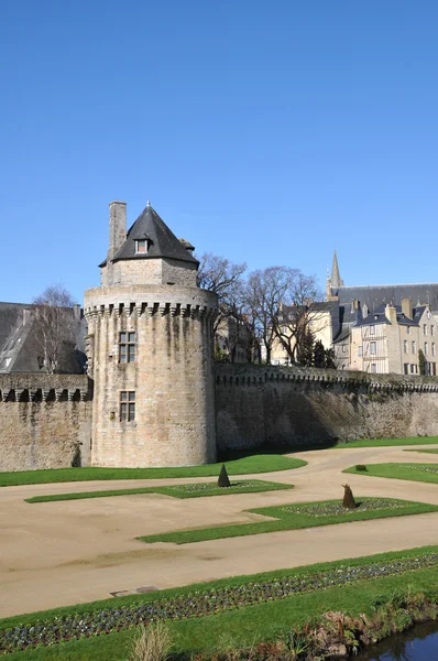 Kreisförmiger Steinturm in Mauern der Vannes-Stadt — Stockfoto