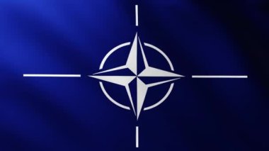 Büyük NATO bayrağı dalgalanan rüzgarda dalgalanan tam ekran arka plan dalgaları