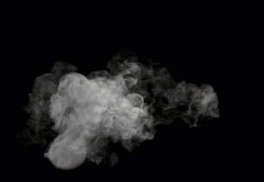 Wispy 'nin en iyi görüntüsü ve çok kıvrımlı, orta büyüklükte siyah arkaplanı olan duman bulutu.