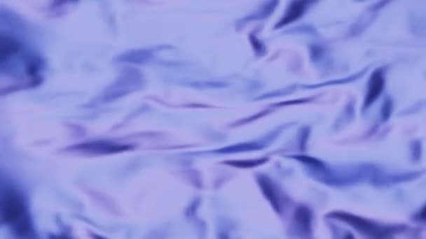 薰衣草蓝色的布慢慢地从右向左滑行 黑色背景上有一点风 — 图库视频影像