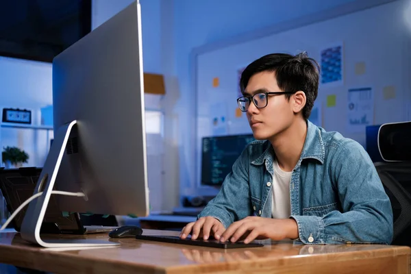 Programadores Equipos Desarrolladores Están Codificando Desarrollando Software — Foto de Stock