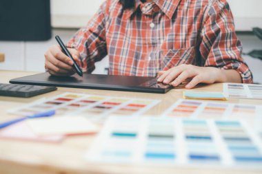 Bir yazılım geliştirme ve kodlama teknolojisinde çalışan programcı ve UX UI tasarımcısı. Mobil ve web sitesi tasarımı ve programlama geliştirme teknolojisi