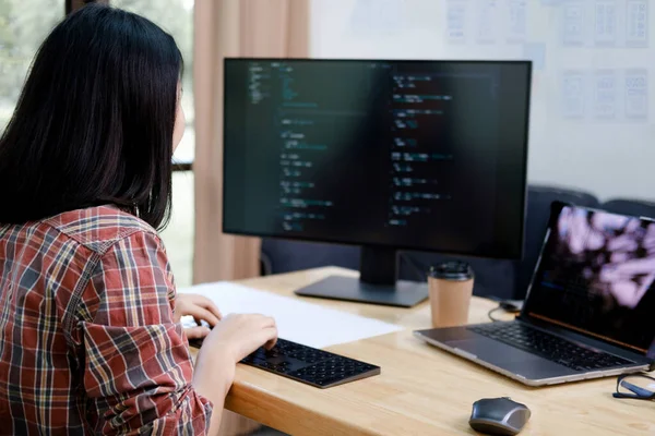 Programadores Equipes Desenvolvedores Estão Codificando Desenvolvendo Software — Fotografia de Stock