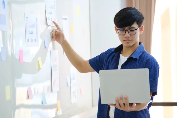 Empresário Planejando Analisando Dados Marketing Investimento — Fotografia de Stock