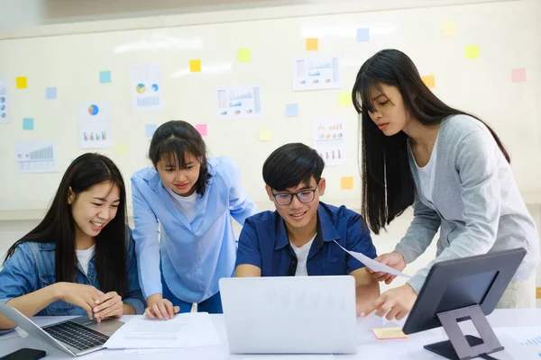 Unga Nystartade Företag Teamwork Brainstorming Möte För Att Diskutera Det — Stockfoto