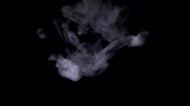 Sis Dumanı siyah bir zeminde havada süzülüyor, bulanıklık ve çizgi temiz.