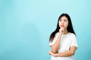 Kızların portresi yüz ifadeleri, sorular ve merak...