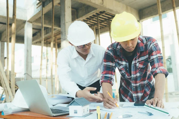 Toplantı için Mimari Proje mühendisi