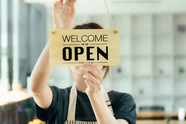 Jeune Asiatique Start Propriétaire Petite Entreprise Ouvrir Café Restaurant Propriétaire — Photo