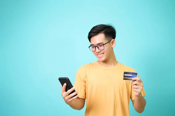 Young Men Use Smartphones Credit Cards Make Online Payments — Stock Photo, Image