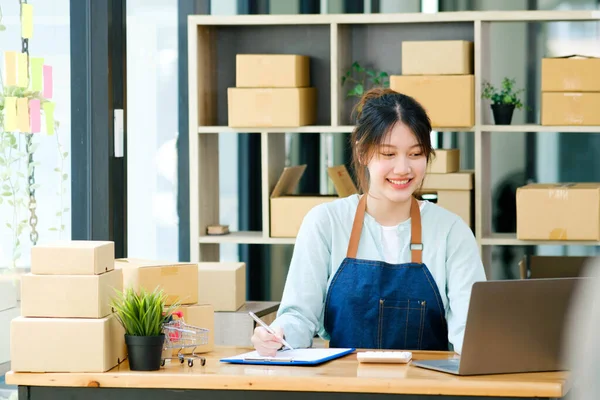 Businesswoman Start Working Checking Order Confirm Sending Customer Post Office — Stockfoto