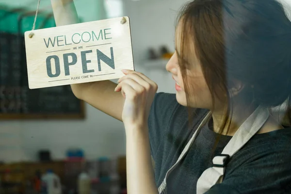 Jeune Asiatique Start Propriétaire Petite Entreprise Ouvrir Café Restaurant Propriétaire — Photo