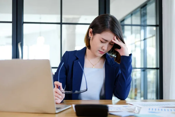 Asian Businesswoman Covering Her Face Both Hands Stress Work Frustrated - Stock-foto