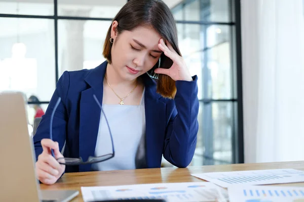 Asian Businesswoman Covering Her Face Both Hands Stress Work Frustrated - Stock-foto